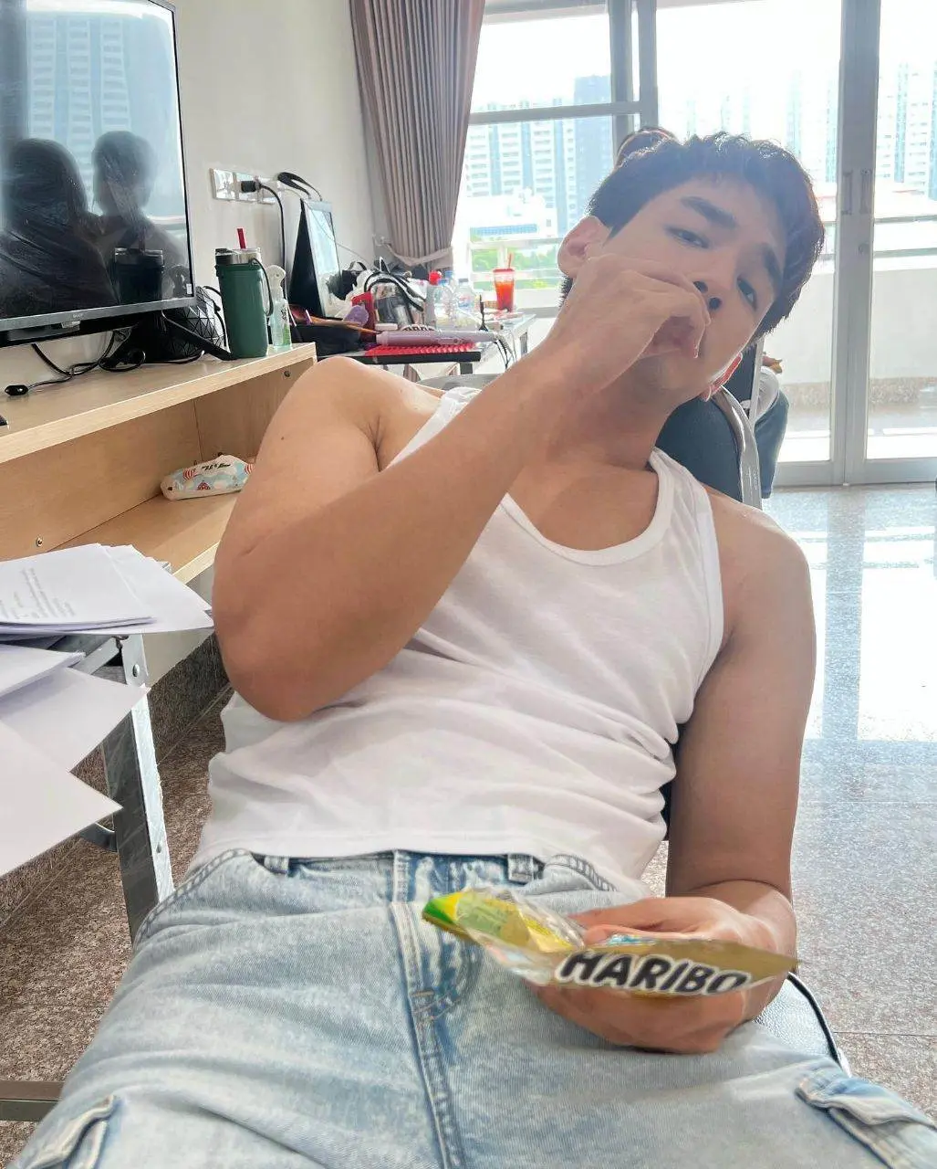 พ่อนิวและพวกพ้อง