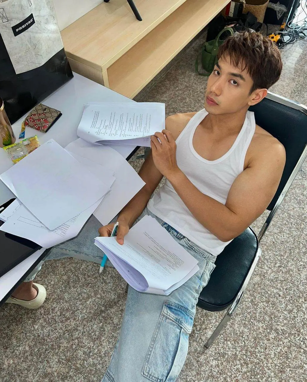 พ่อนิวและพวกพ้อง