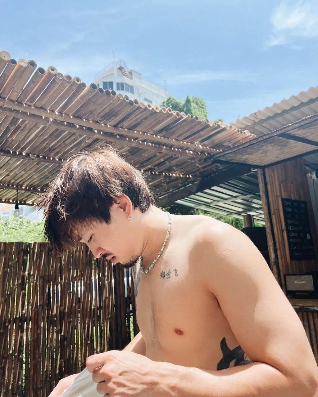 พ่อนิวและพวกพ้อง