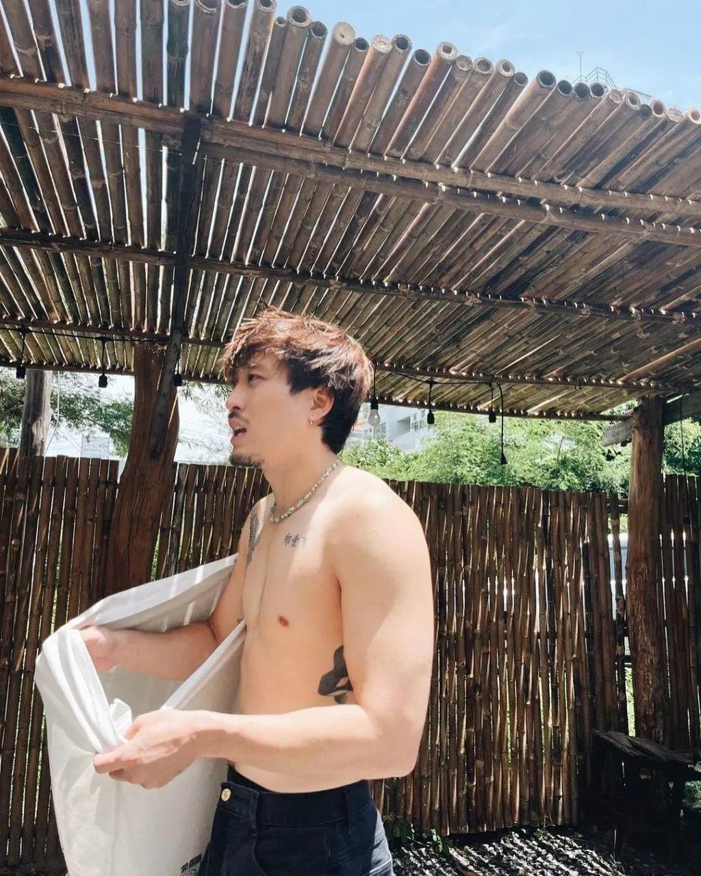 พ่อนิวและพวกพ้อง