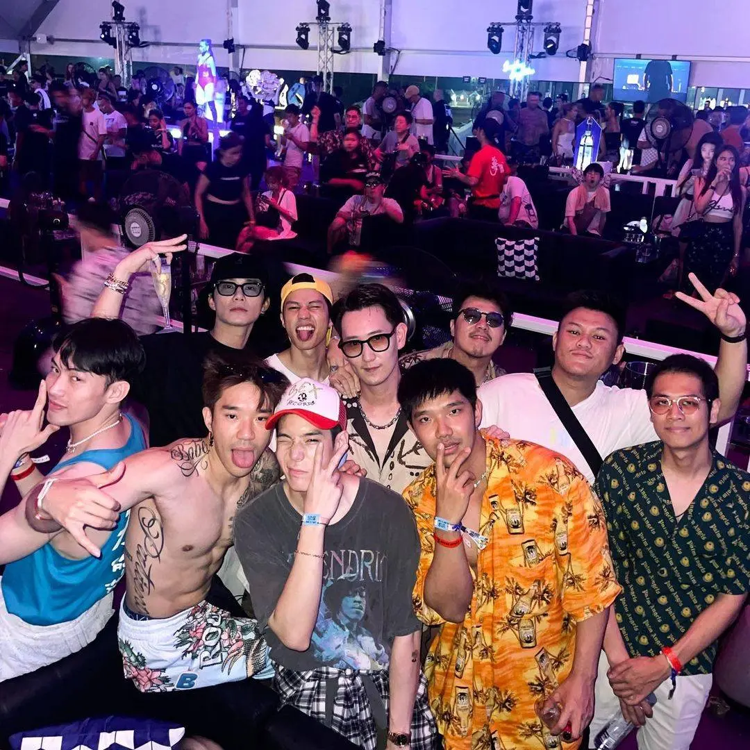 สามีตีตราจอง