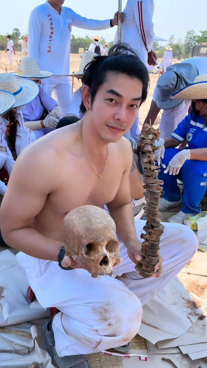 หล่อเข้มละมุนละไม