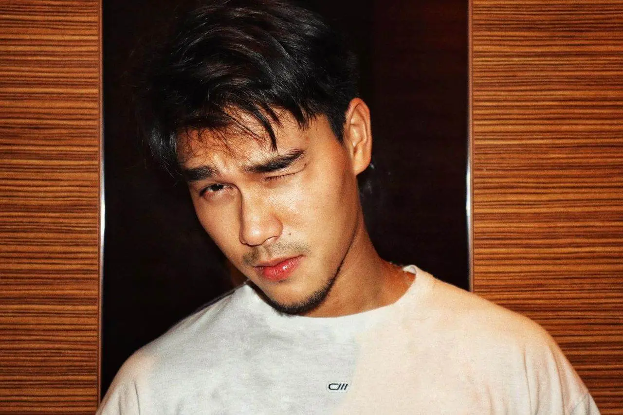 หล่อเข้มละมุนละไม