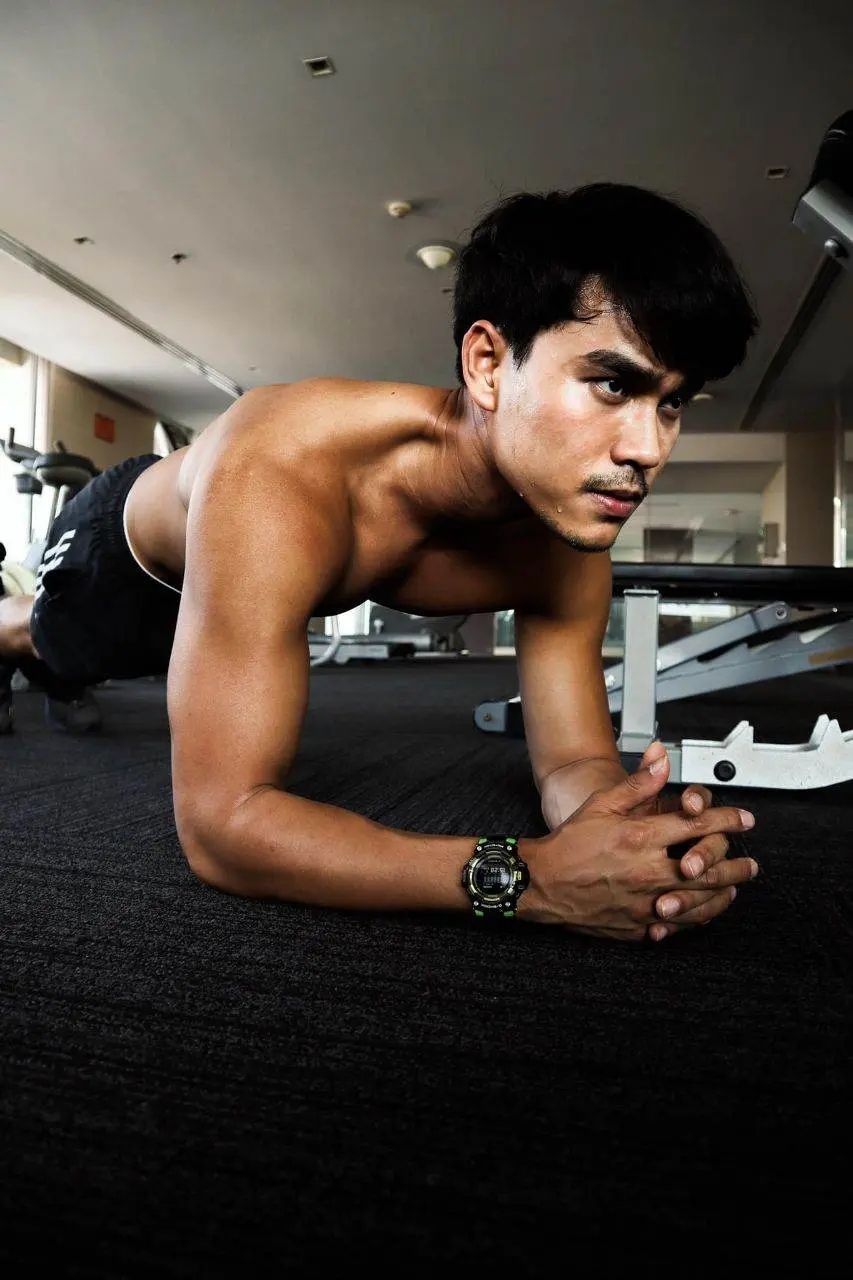 หล่อเข้มละมุนละไม