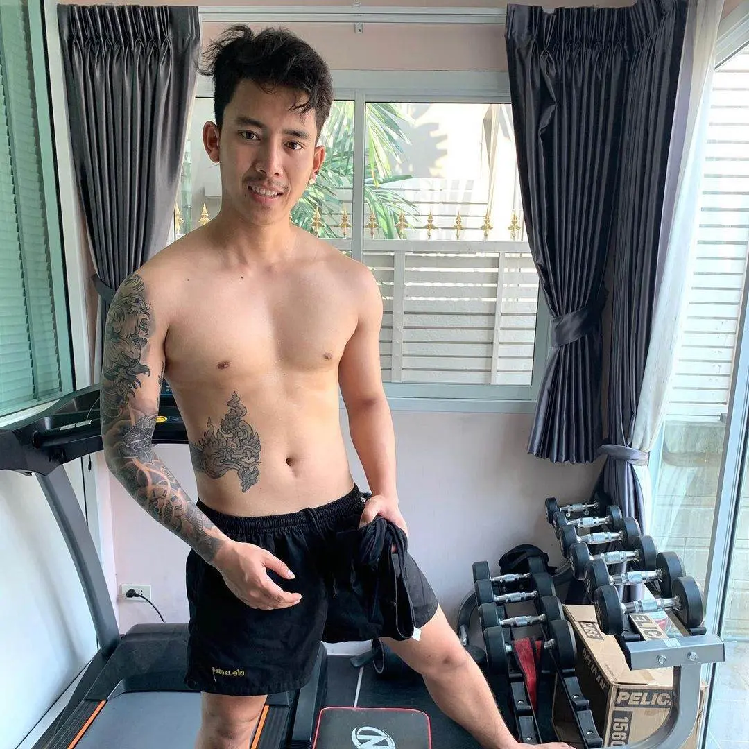 เลียไม่เบื่อ