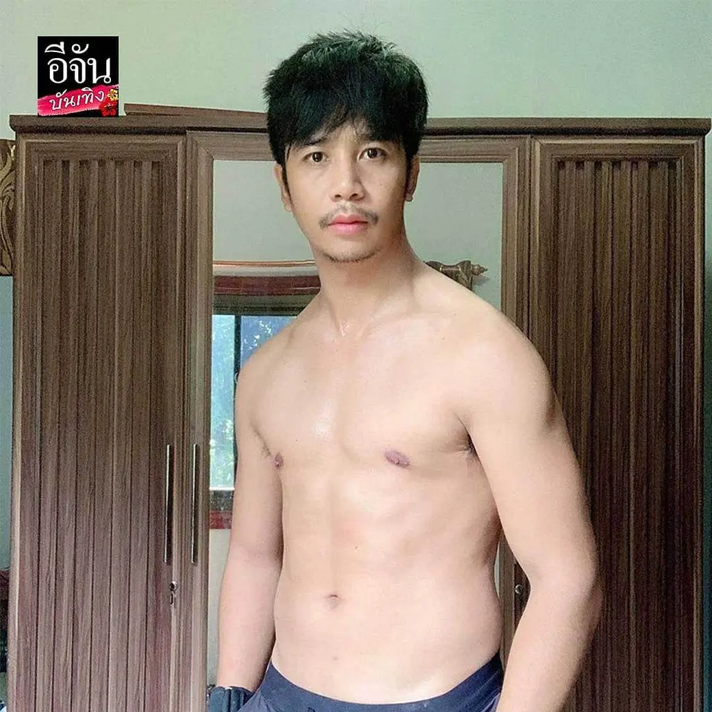 เลียไม่เบื่อ