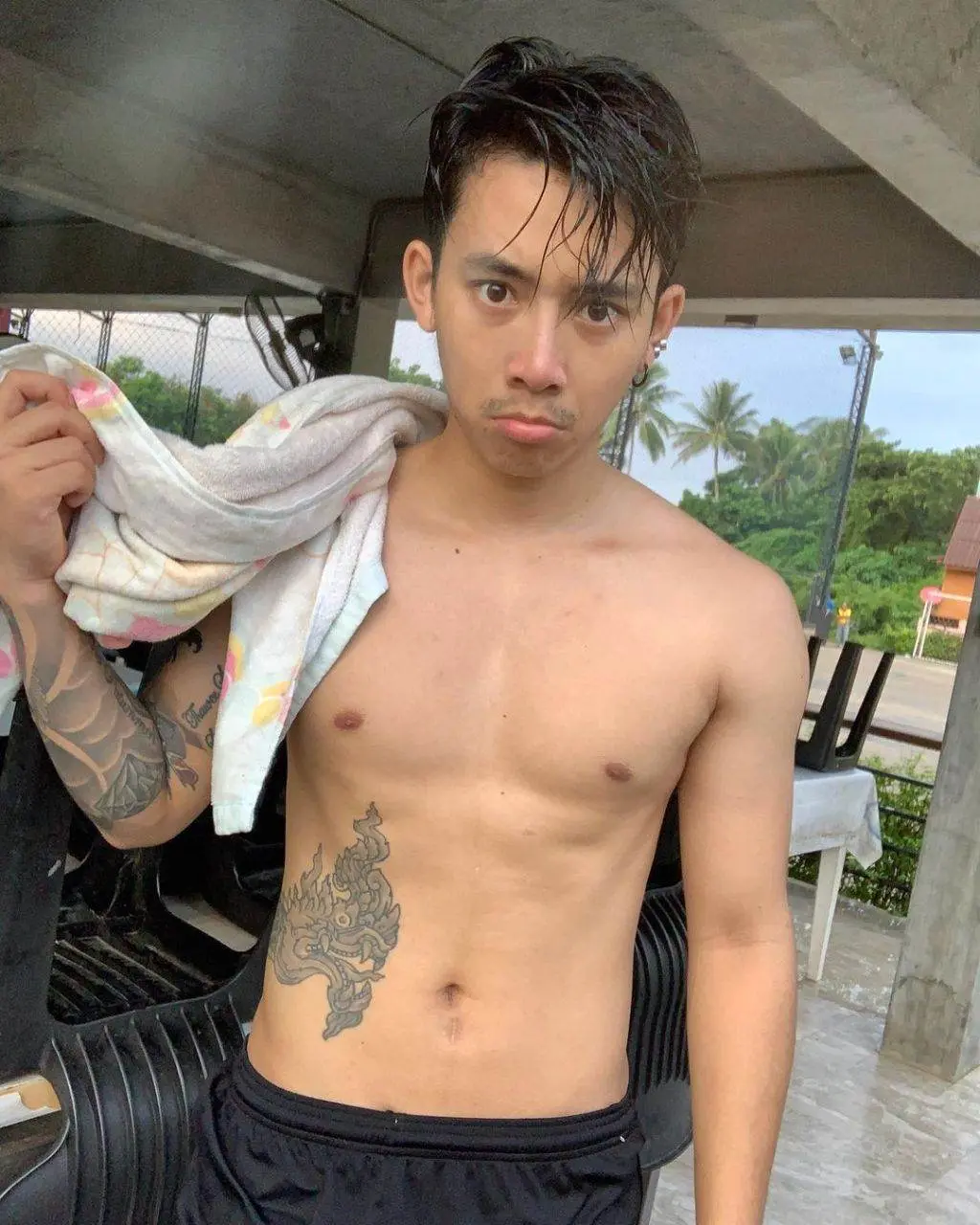 เลียไม่เบื่อ