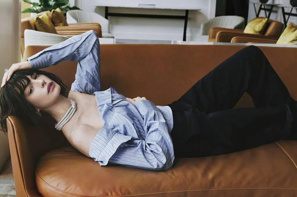 Anne Hathaway @ ELLE Japan June 2023