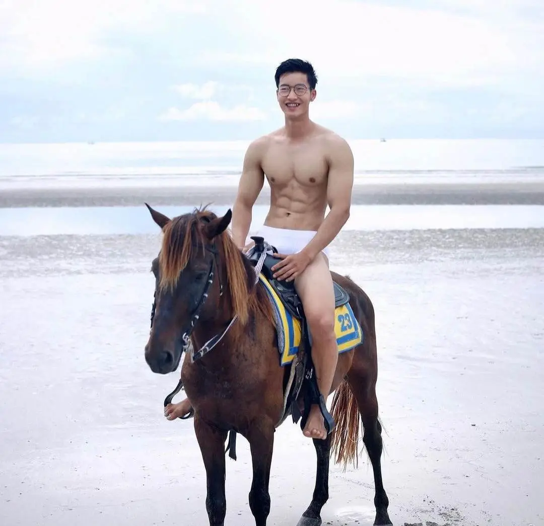 หนุ่ม-อาชา