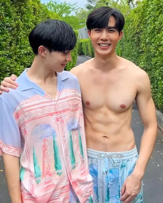 ถอดโชว์เรือนร่าง 2807