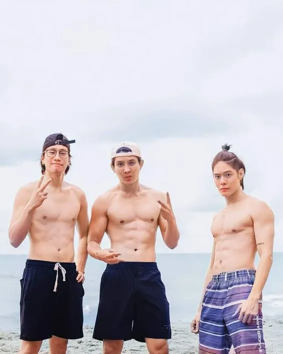 ถอดโชว์เรือนร่าง 2807