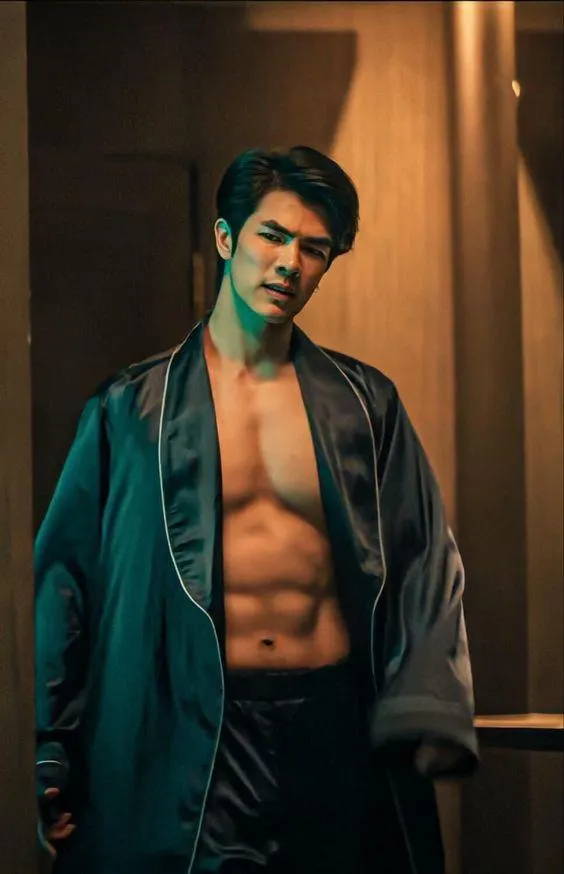 ถอดโชว์เรือนร่าง 2808