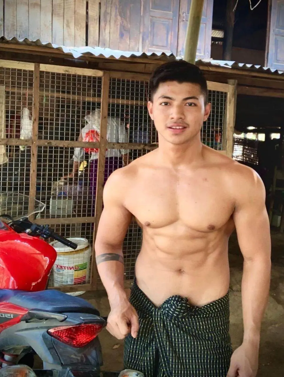 หนุ่มพม่า..บ้านๆ