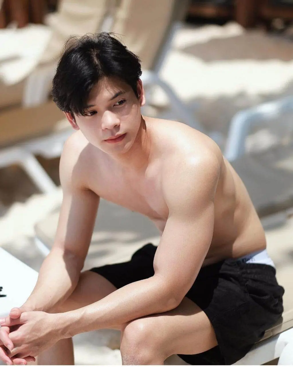 พาเชยชมหนุ่มๆ
