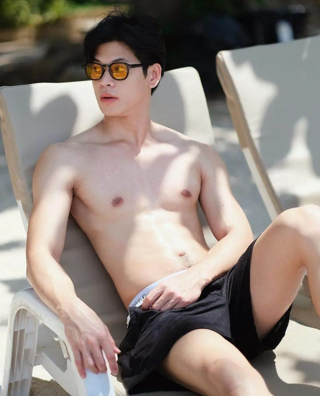 พาเชยชมหนุ่มๆ