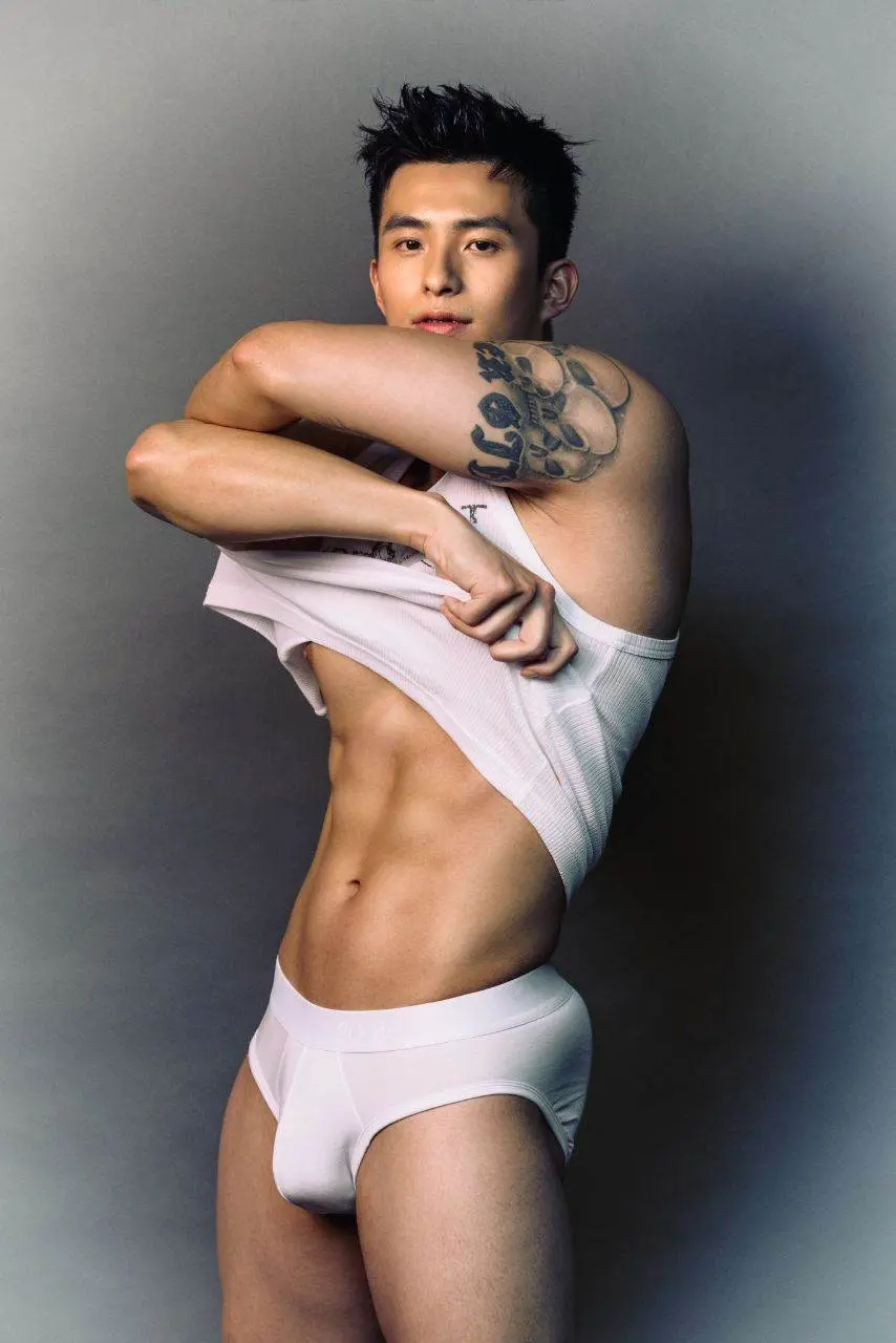 พาเชยชมหนุ่มๆ