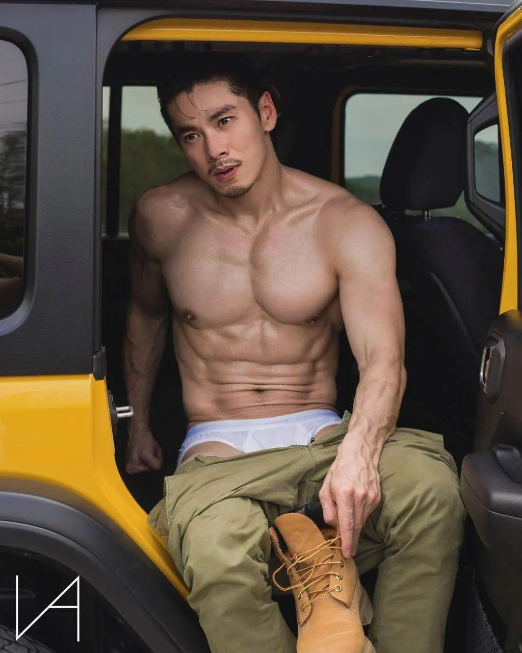 พาเชยชมหนุ่มๆ