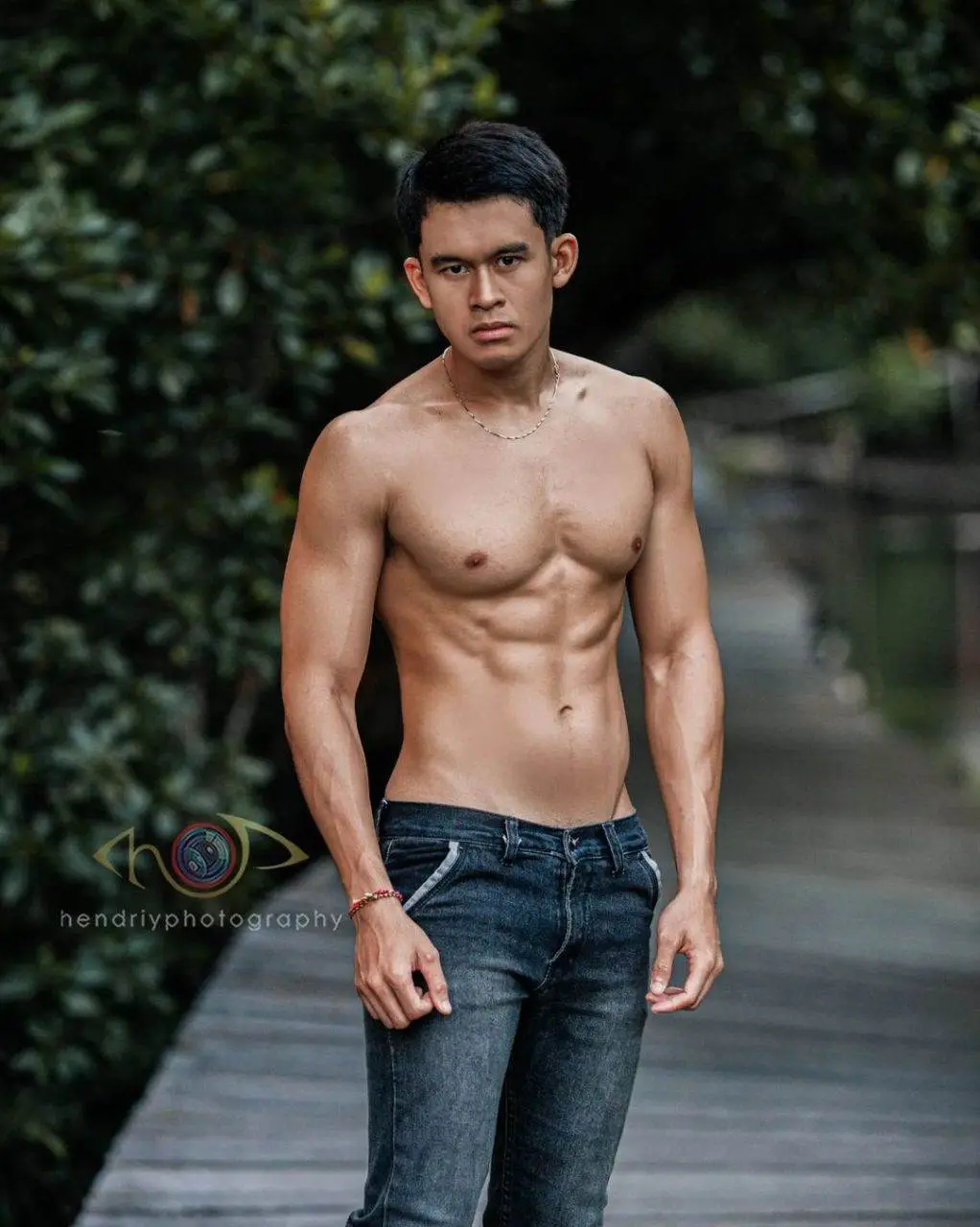 พาเชยชมหนุ่มๆ