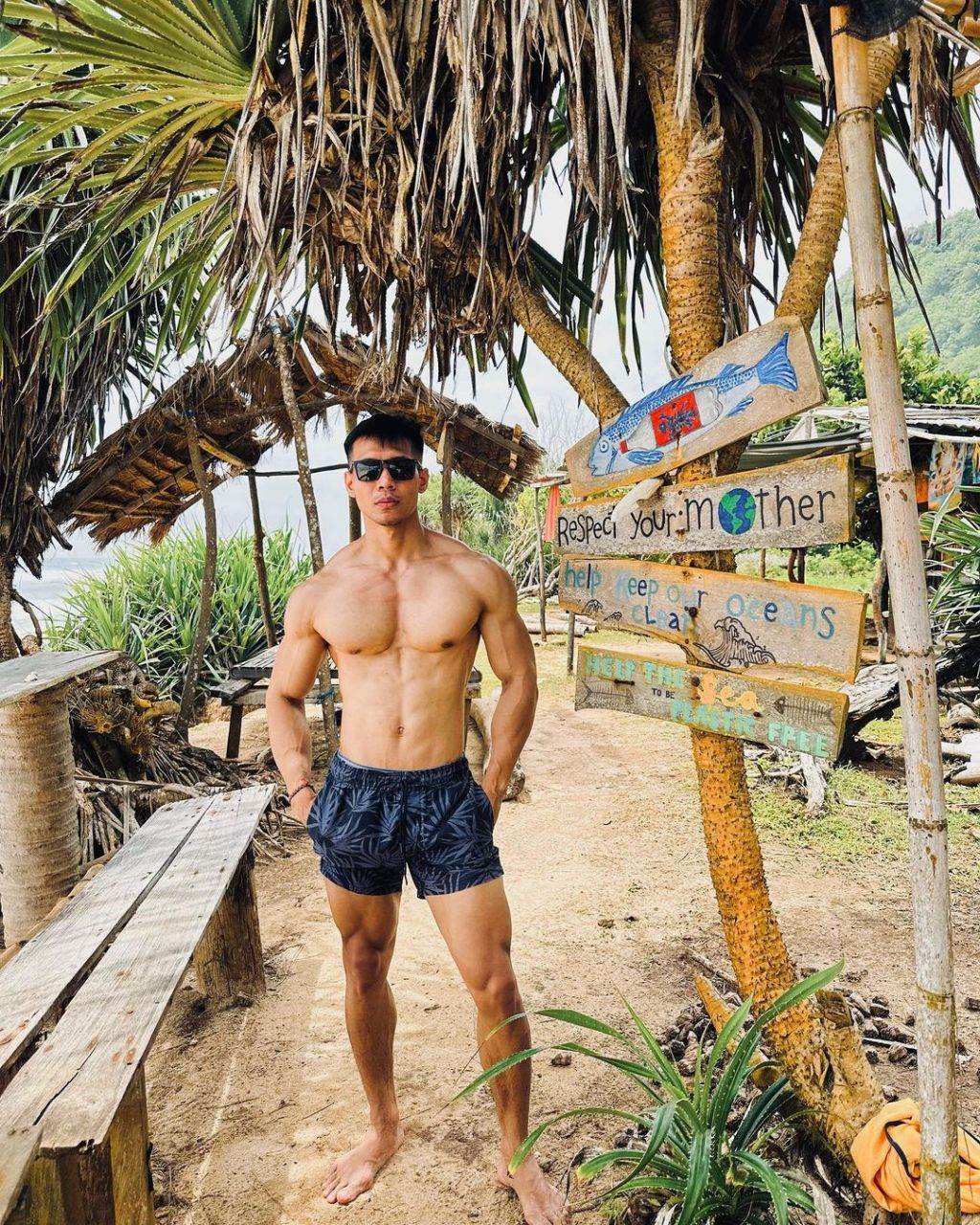 พาเชยชมหนุ่มๆ