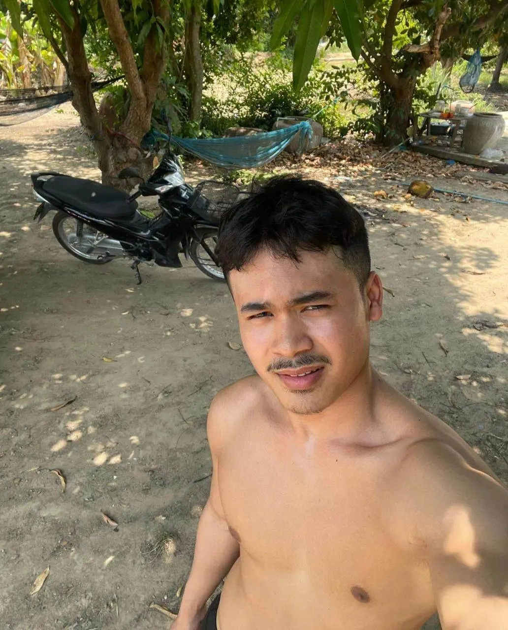 ผู้ชายหน้าร้อน