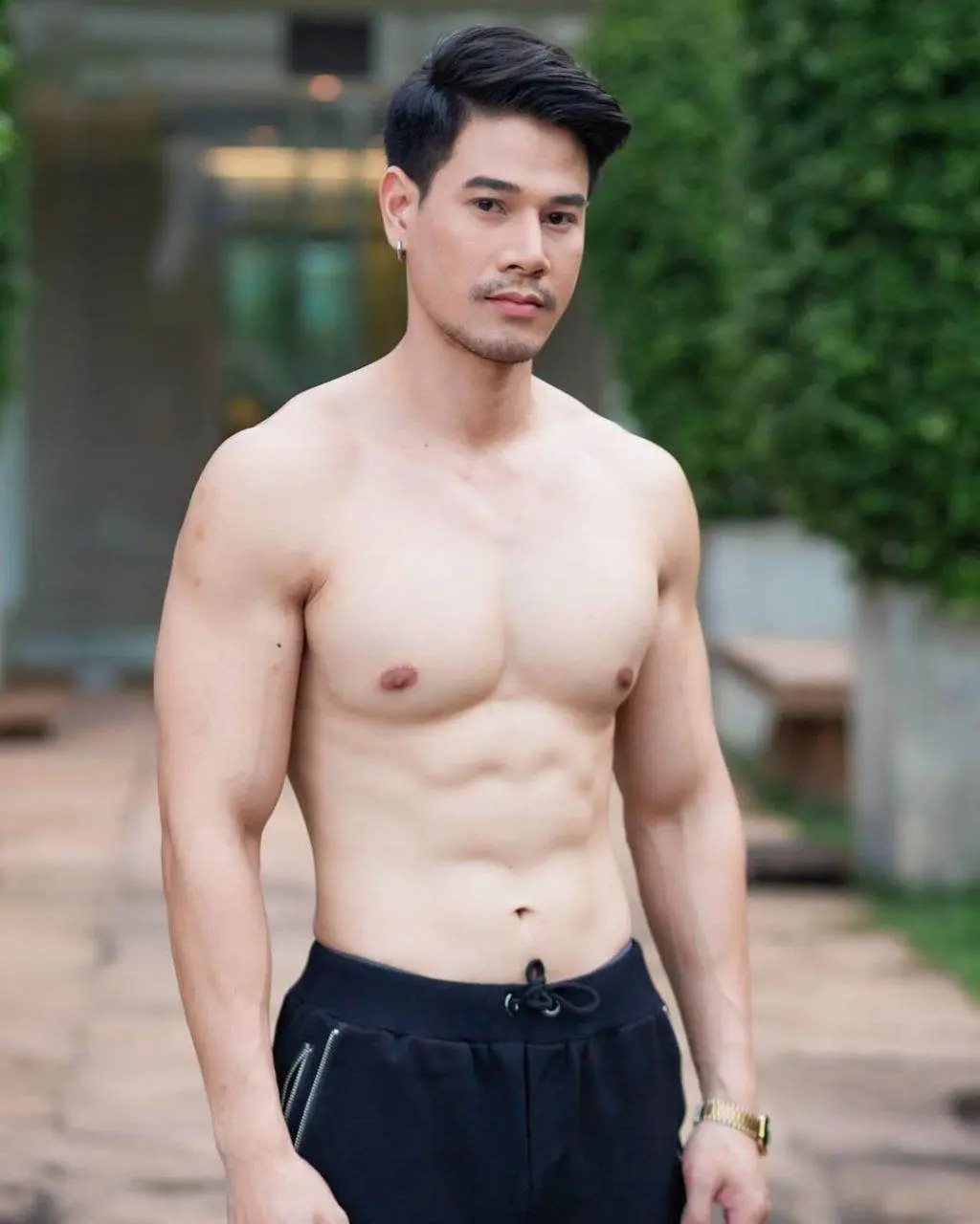 ผู้ชายหน้าร้อน2