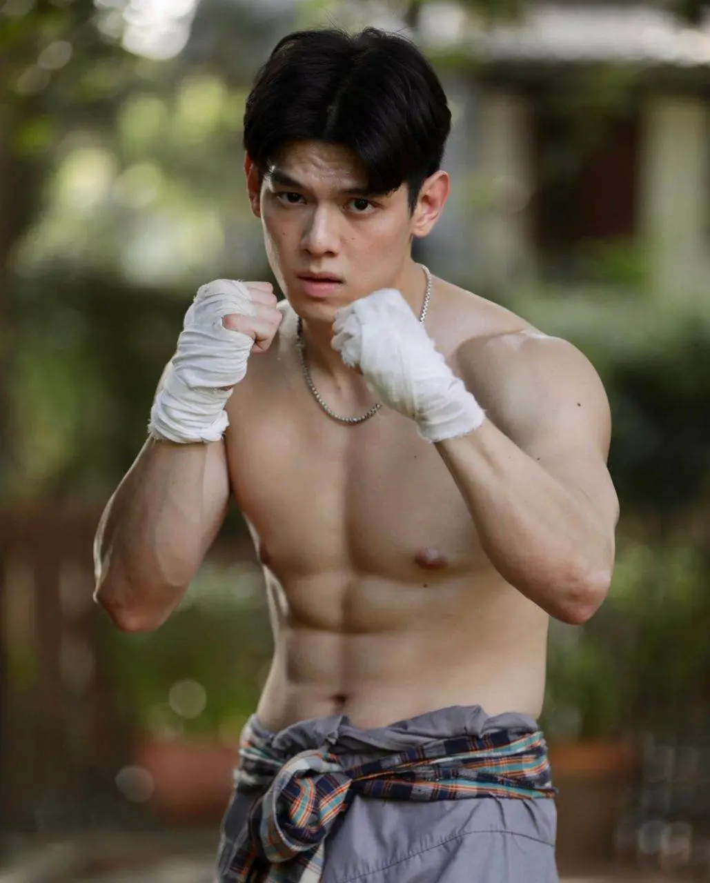 ผู้ชายหน้าร้อน2