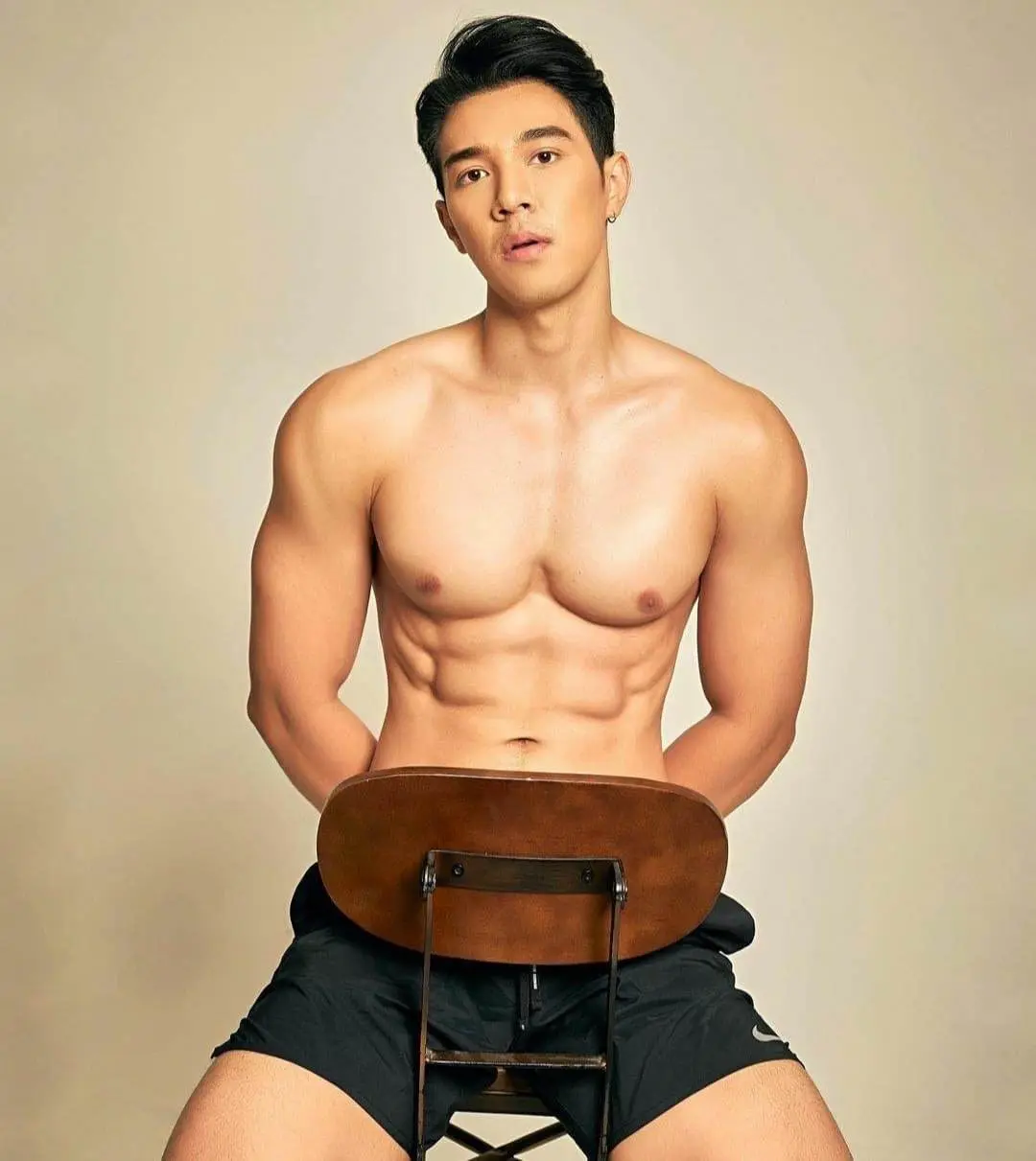 ผู้ชายหน้าร้อน2