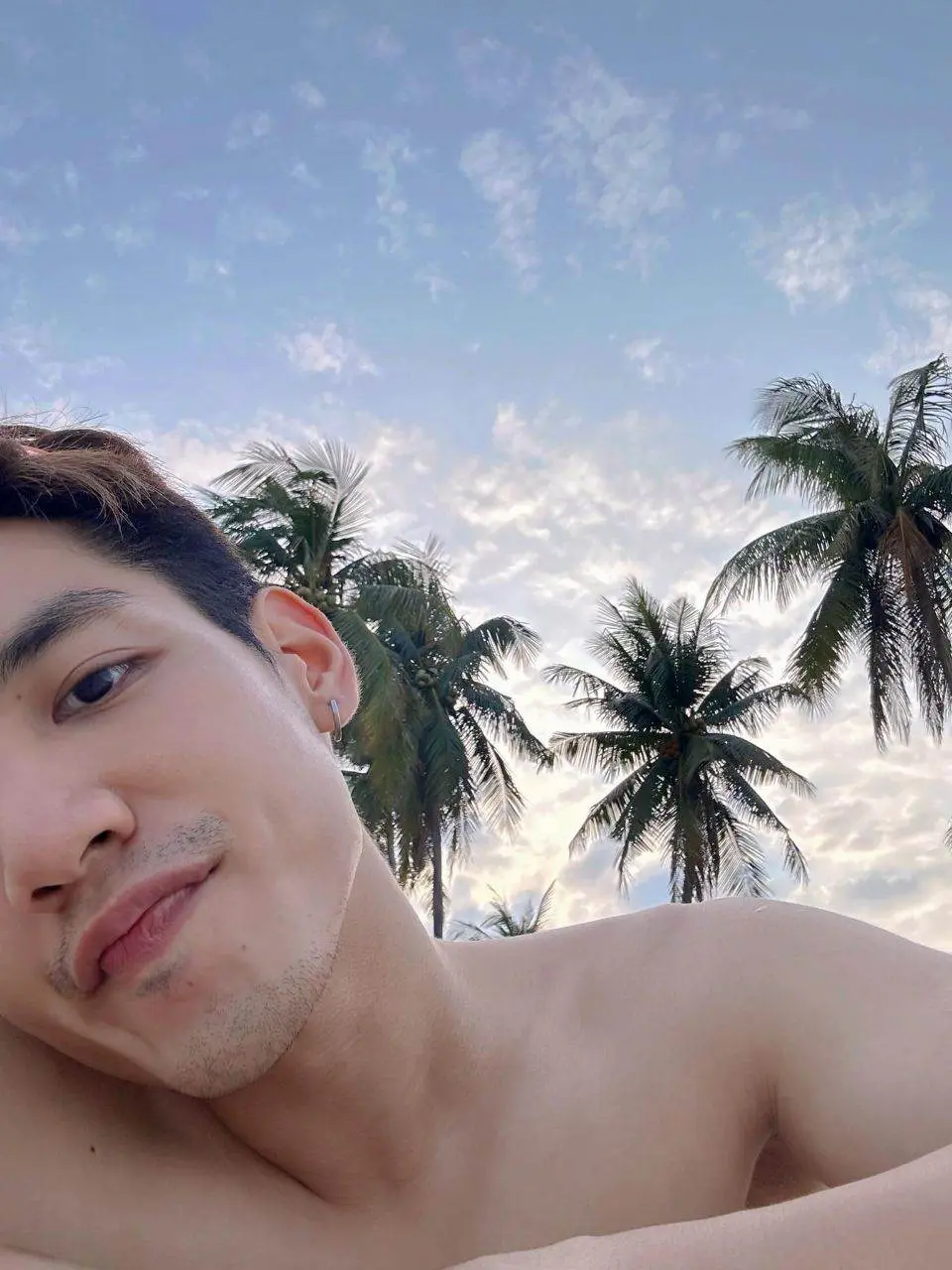 แจกยิ้มให้รู้ว่ารัก