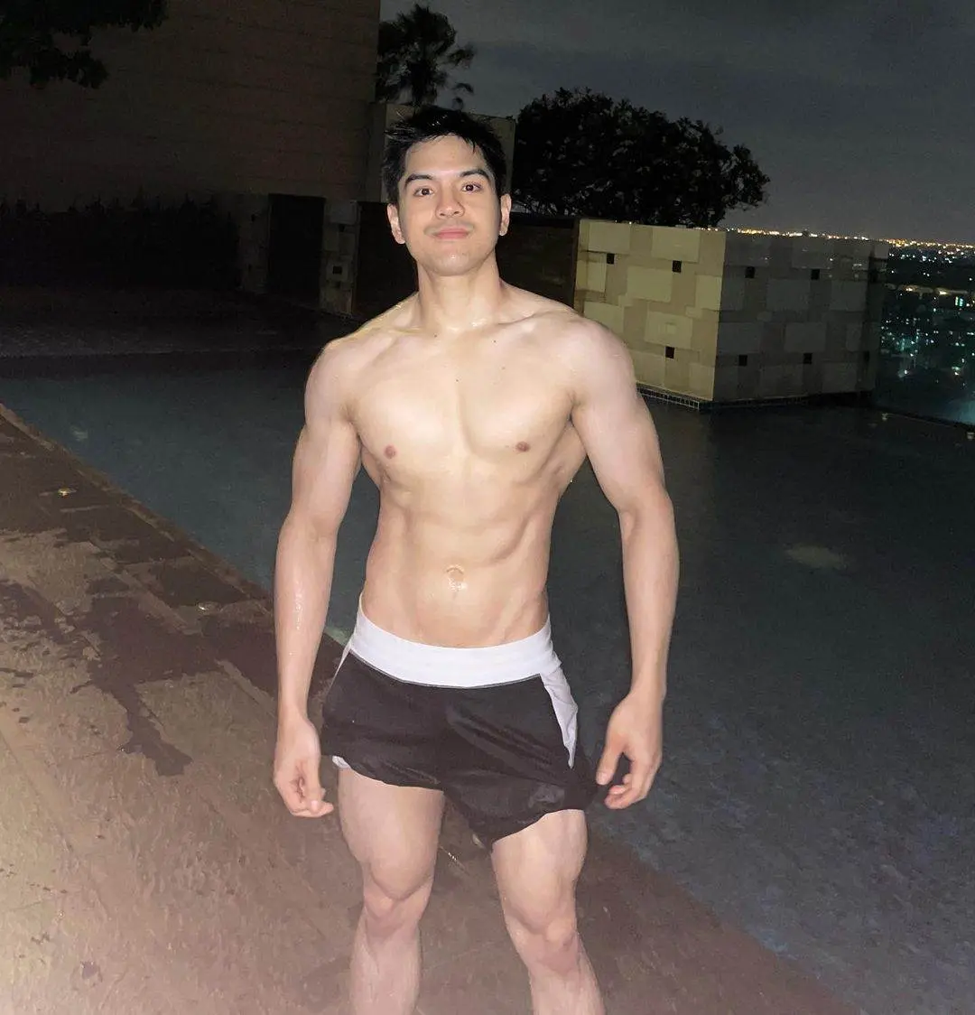 แน่นแค่ไหนจะไม่ร้องแค่ครางเบาๆ