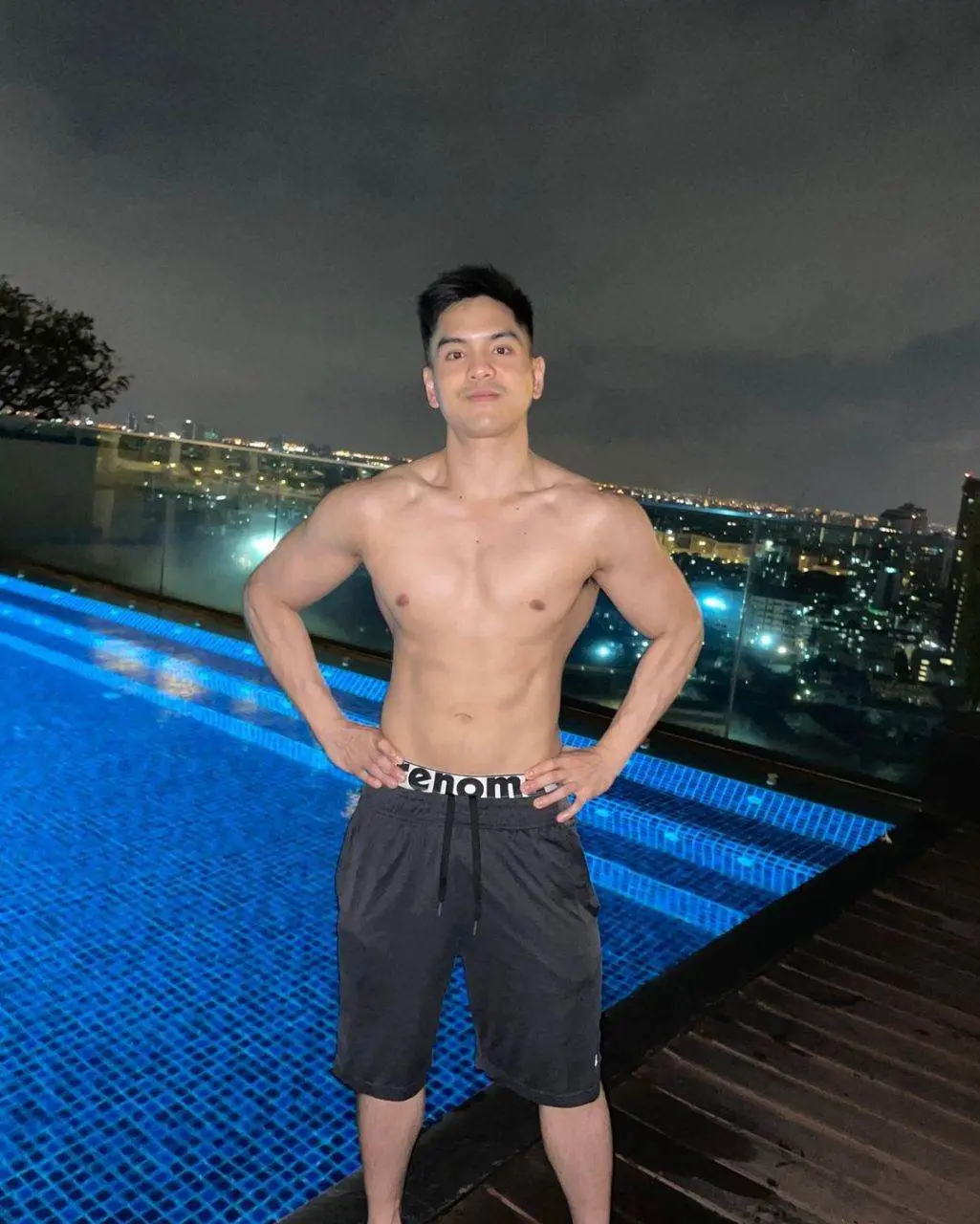 แน่นแค่ไหนจะไม่ร้องแค่ครางเบาๆ