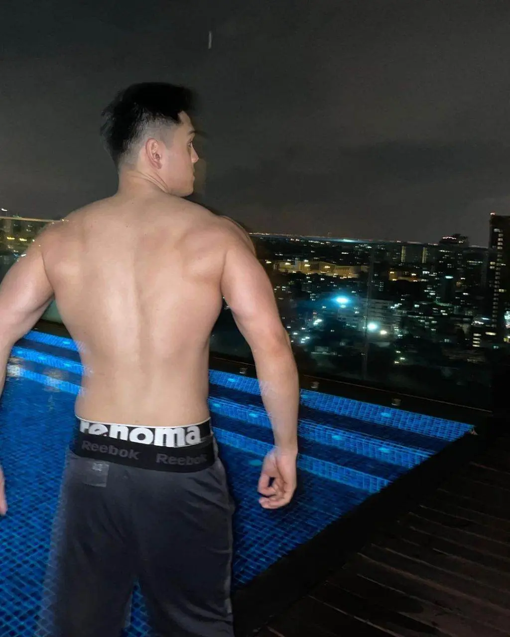 แน่นแค่ไหนจะไม่ร้องแค่ครางเบาๆ