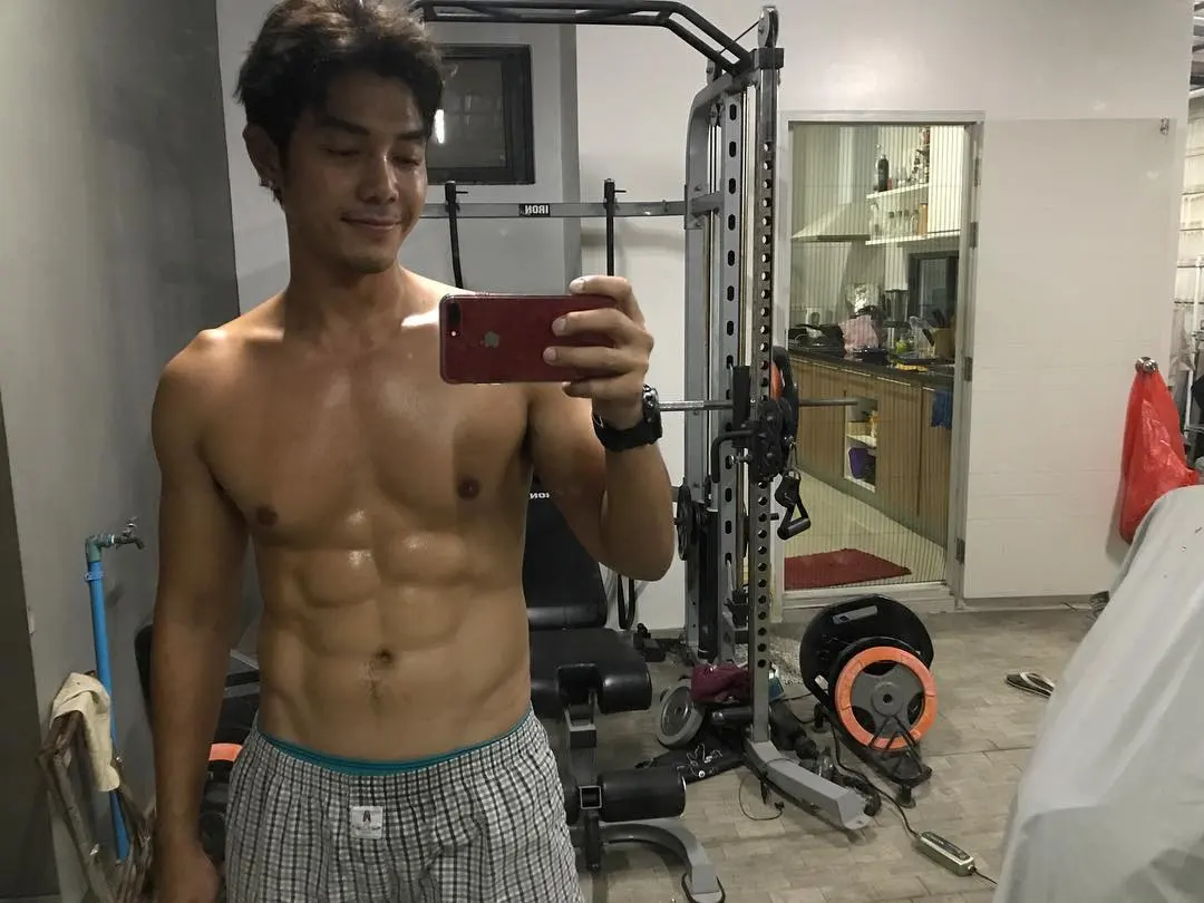 ขาวล่ำหล่อมาเลียกัน