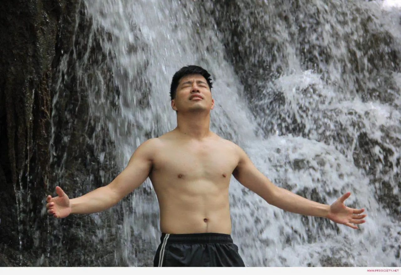 ขาวล่ำหล่อมาเลียกัน