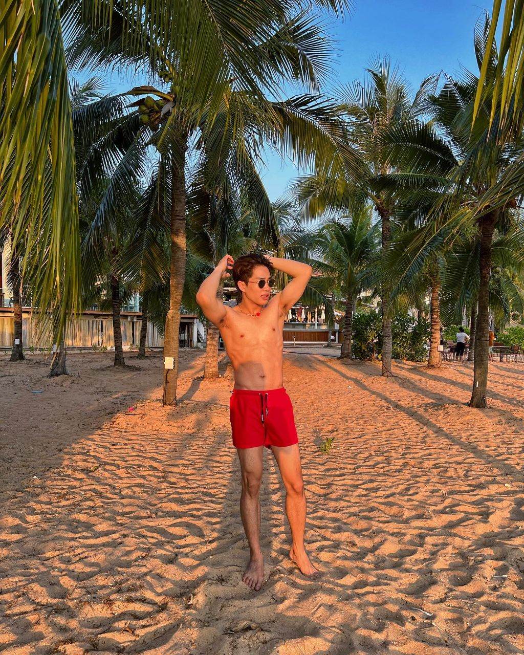 ขาวล่ำหล่อมาเลียกัน