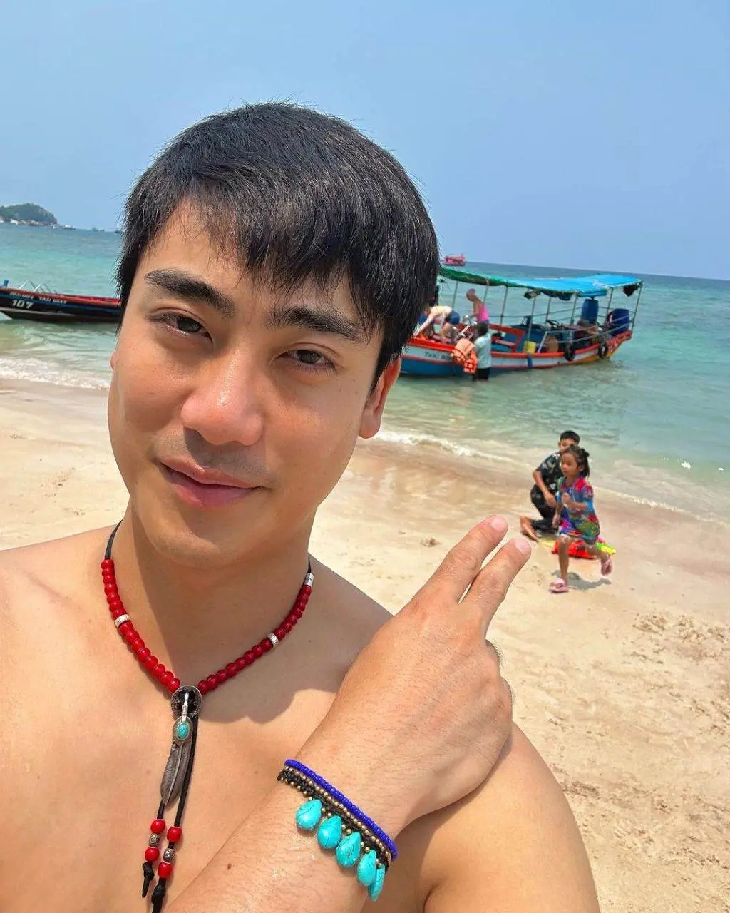 ขาวล่ำหล่อมาเลียกัน