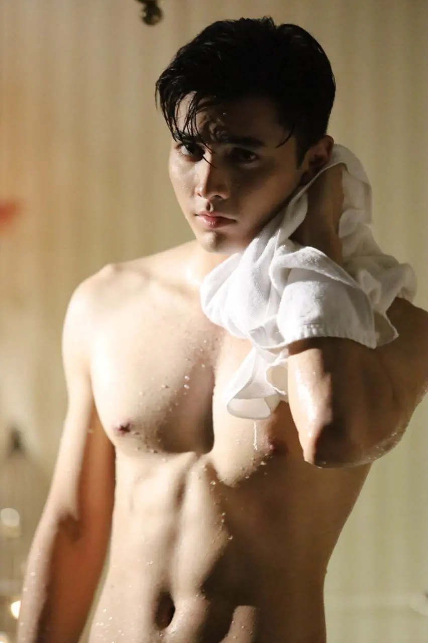 ขาวล่ำหล่อมาเลียกัน