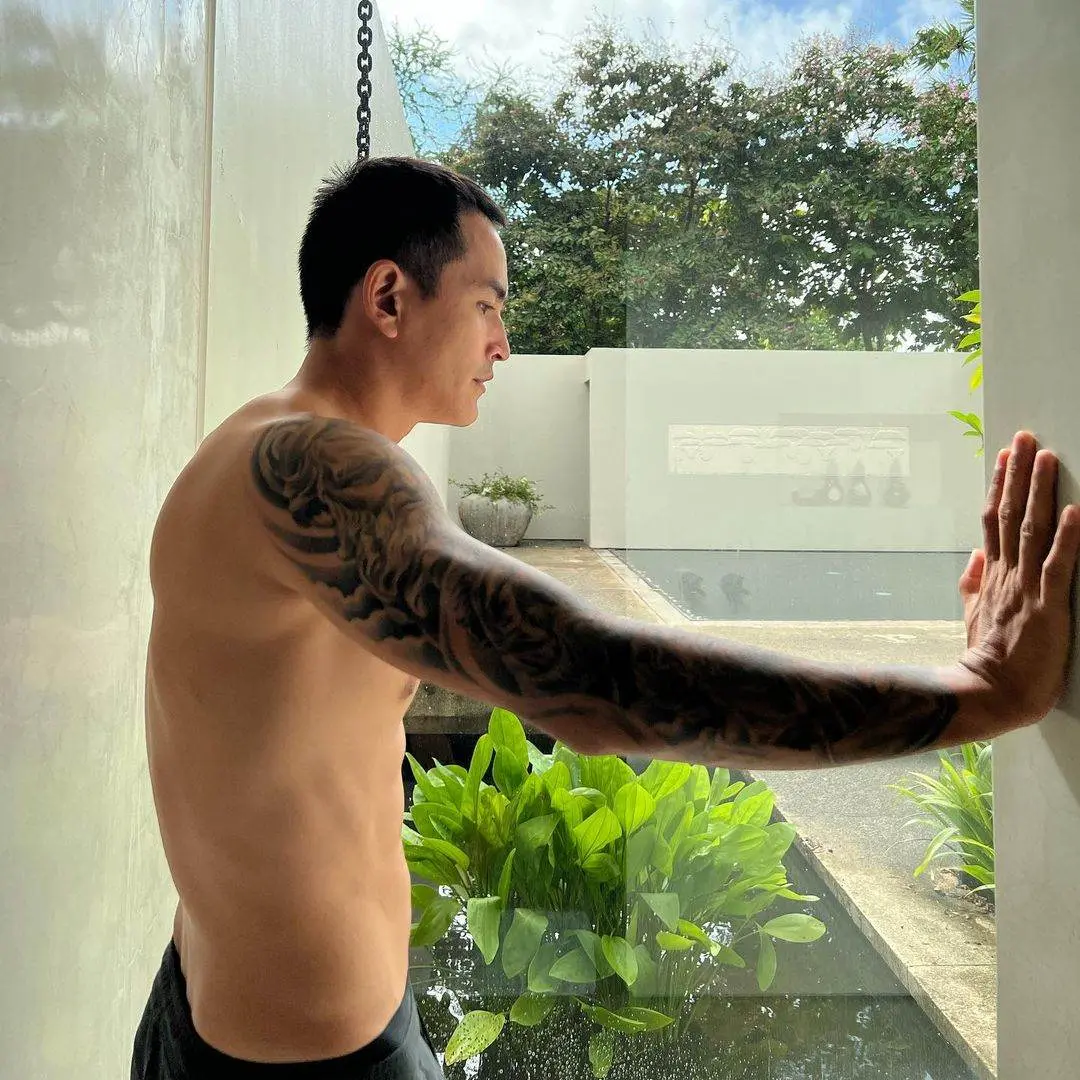 พ่อสงกรานต์กล้ามโต