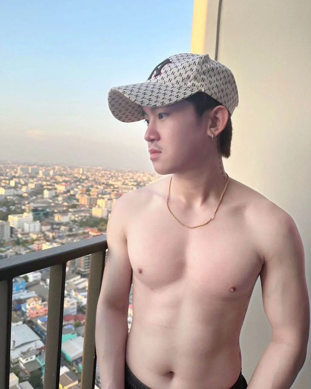 คลั่งรักผช.หน้าร้อน