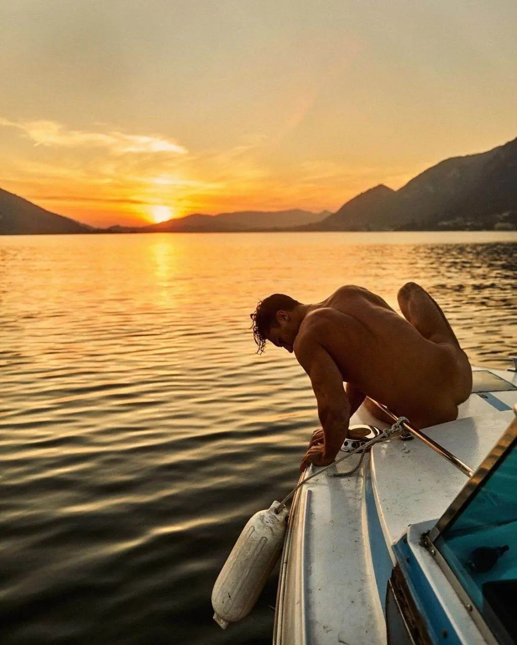 ล่องเรือกับหนุ่มๆ