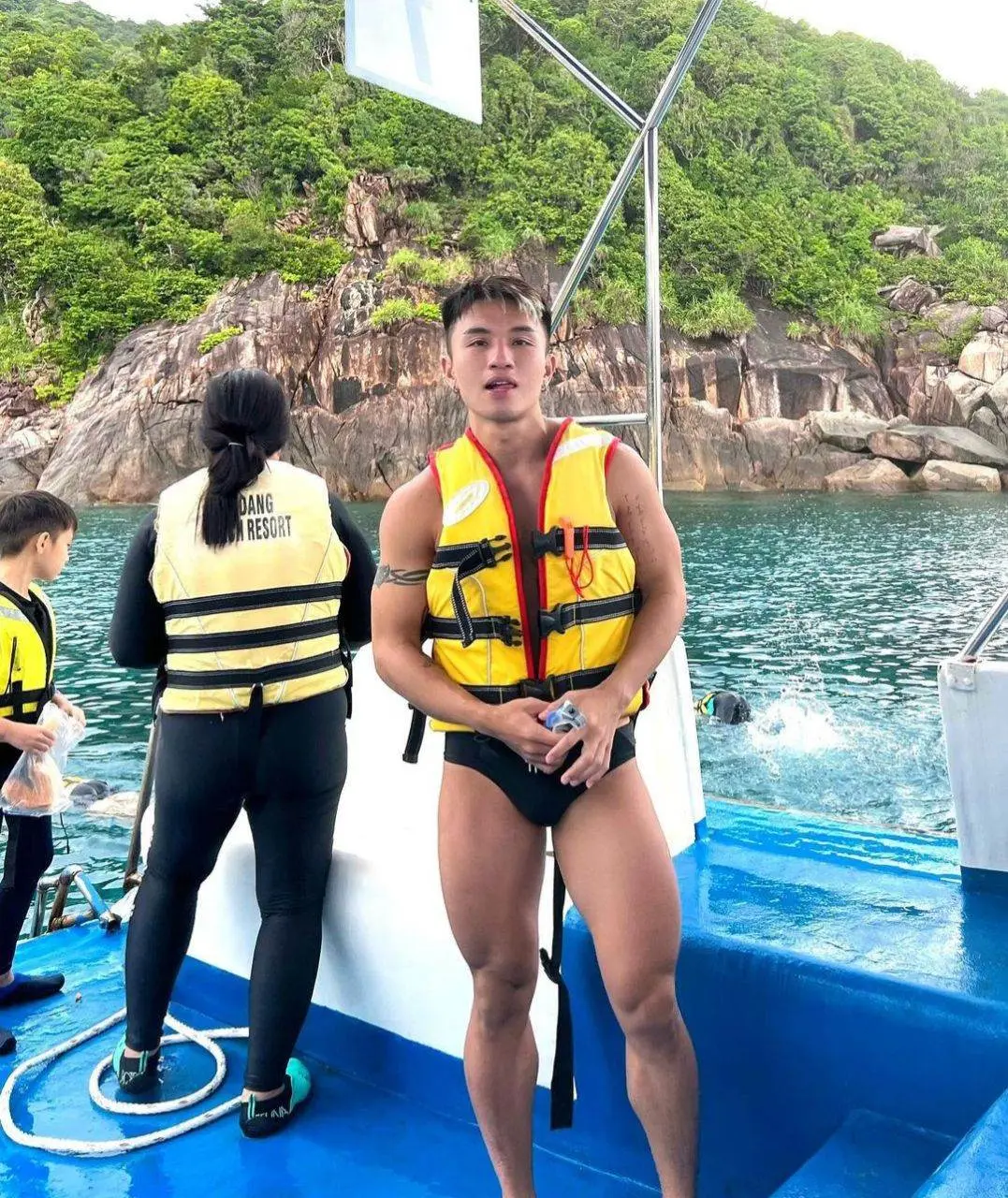 ล่องเรือกับหนุ่มๆ