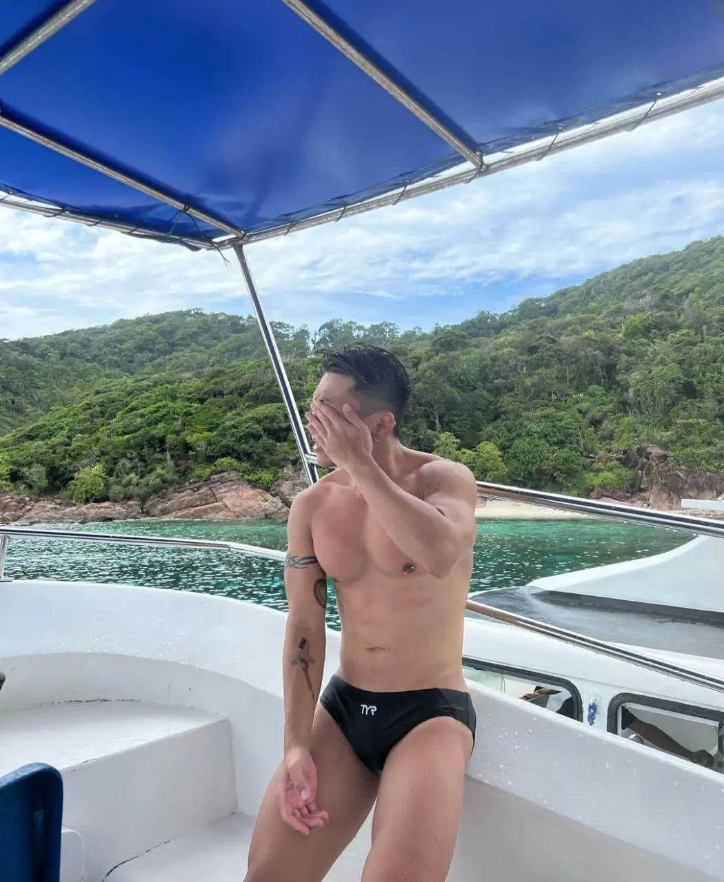 ล่องเรือกับหนุ่มๆ