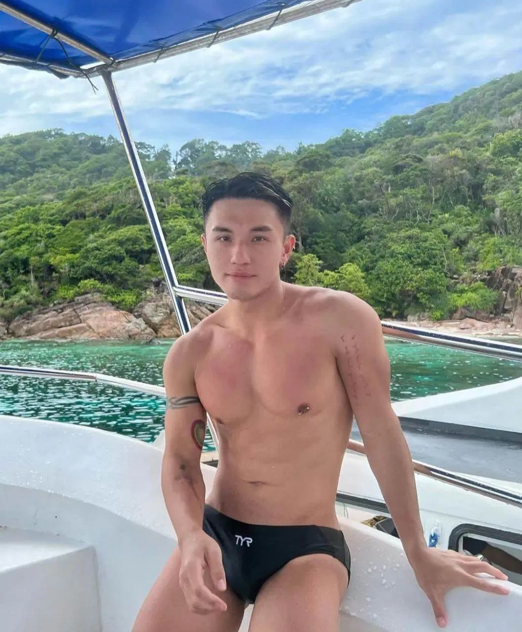 ล่องเรือกับหนุ่มๆ
