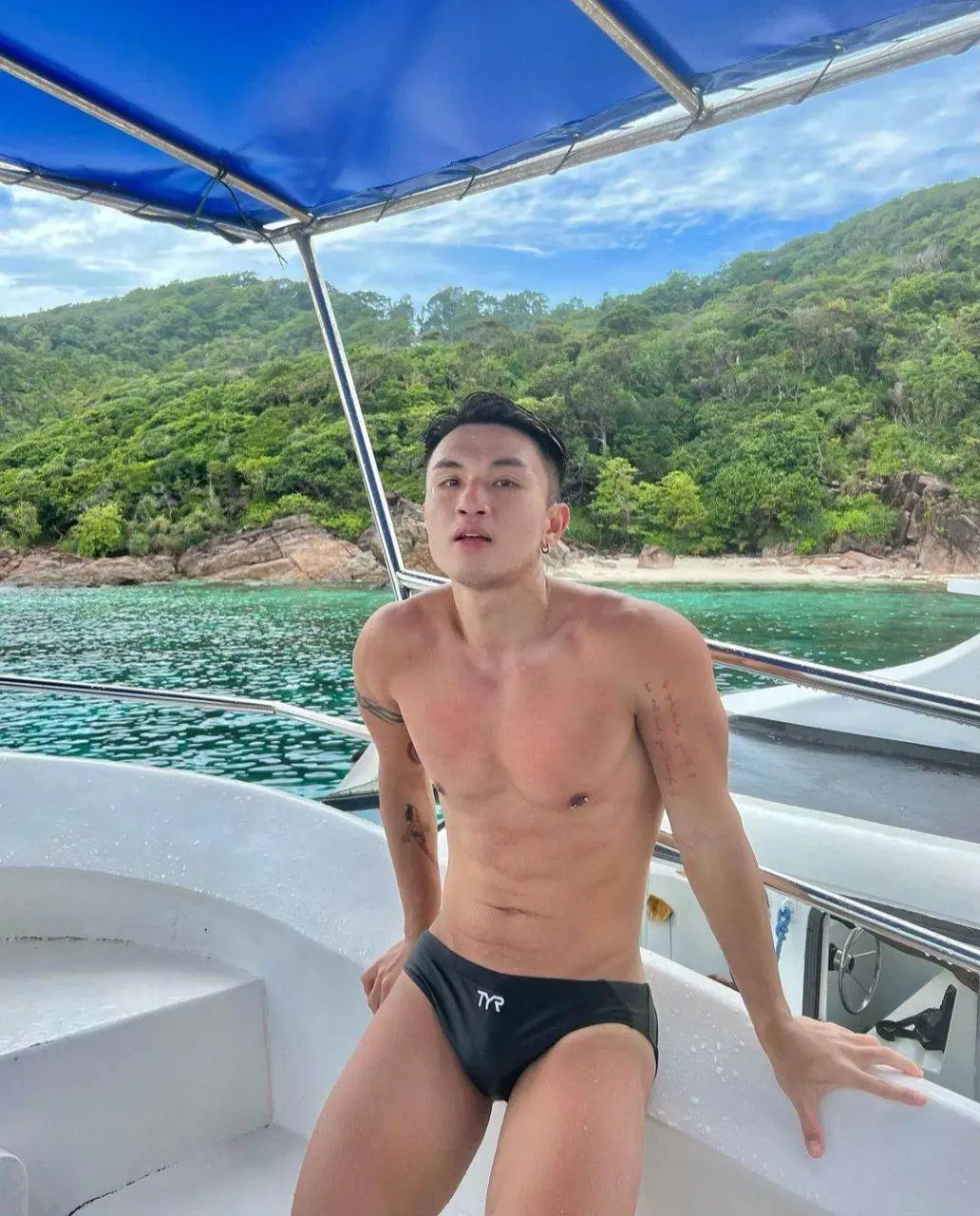 ล่องเรือกับหนุ่มๆ