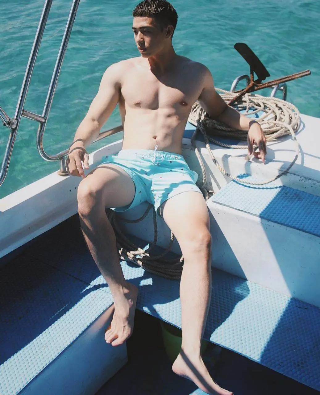 ล่องเรือกับหนุ่มๆ