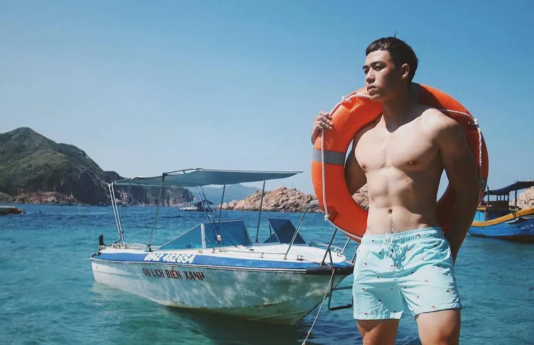 ล่องเรือกับหนุ่มๆ