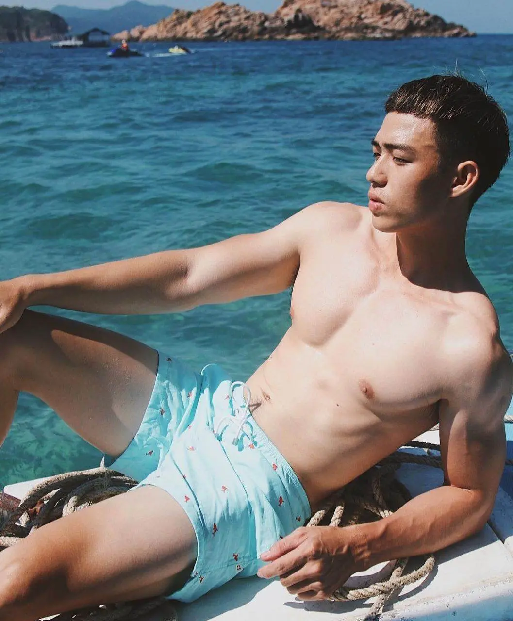 ล่องเรือกับหนุ่มๆ
