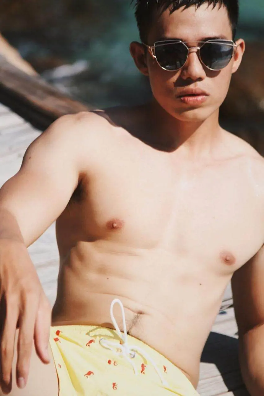 ล่องเรือกับหนุ่มๆ
