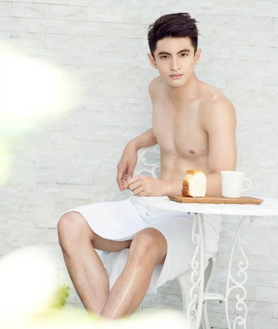 หนุ่มหล่อขึ้นปก 1148