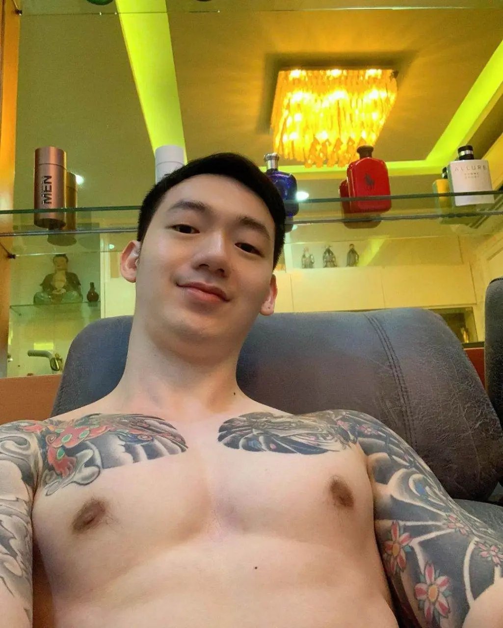 หล่อดูดีมากบรรดาสามี