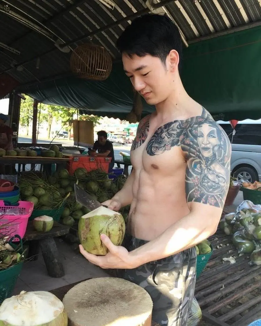 หล่อดูดีมากบรรดาสามี